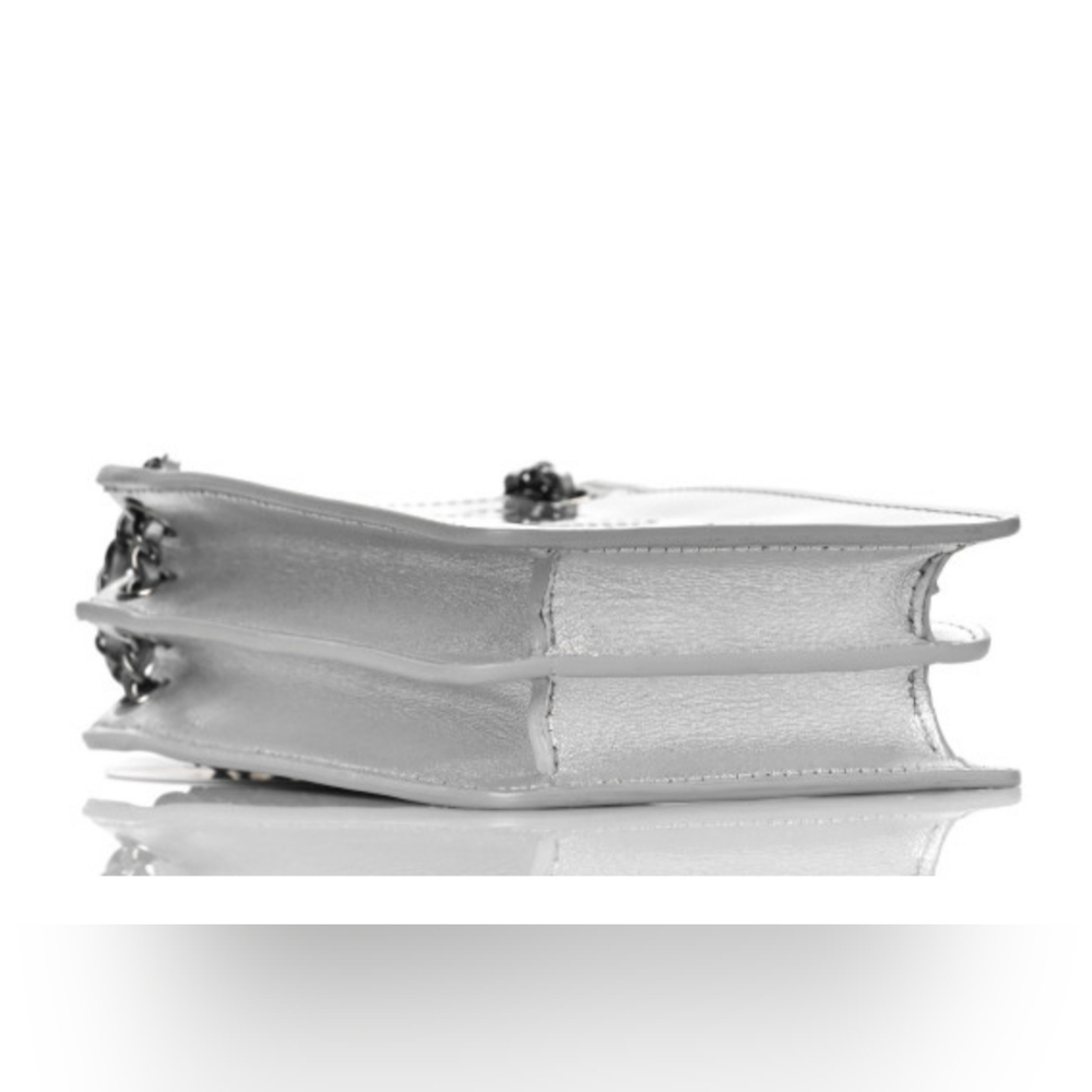 Chanel Silver Patent CC Crossbody phone holder Ruthenium hardware - Picture 4 of 12